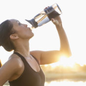 Υπονατριαιμία: ο κίνδυνος από την υπερβολική κατανάλωση νερού