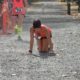 Μαραθωνοδρόμος καταρρέει 11 μέτρα πριν το τέλος και τερματίζει κάνοντας… βαρελάκια! (Video)