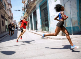 Tα συνήθη λάθη των δρομέων που τους θέτουν σε κίνδυνο στην άσφαλτο.