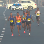 Εκπληκτικός αγώνας στον Dubai Marathon!