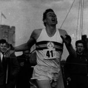 Έφυγε ο Roger Bannister, o πρώτος άνθρωπος που έσπασε τα 4′ στο μίλι.
