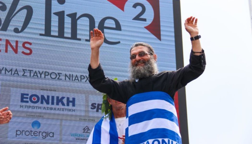 Nο Finish Line: Ρεκόρ με 95.295 χλμ., νικητής ιερέας που έκανε 430  χλμ. τρέχοντας με ράσα!